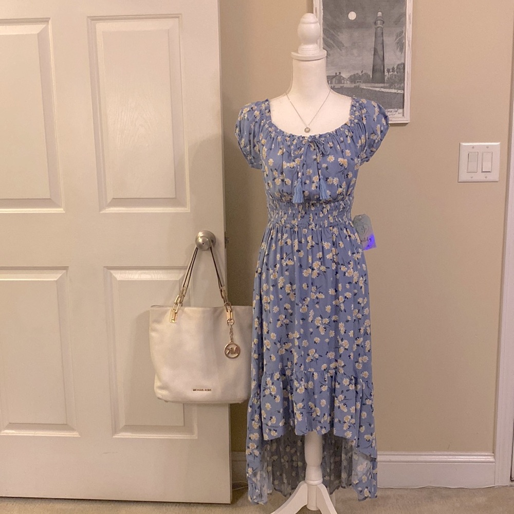Justify Dress | High / Low Floral Dress | On or Off Shoulder | Size M. | NWT 🥰